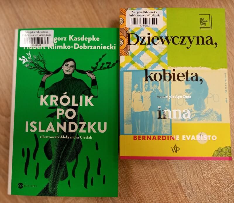 Dwie książki leżące, widoczne okładki: Grzegorz Kasdepke, Hubert Klimko-Dobrzaniecki: Królik po islandzku i Bernardine Evaristo: Dziewczyna, kobieta, inna.
