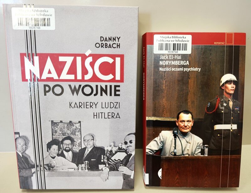 2 książki stojące - literatura faktu.